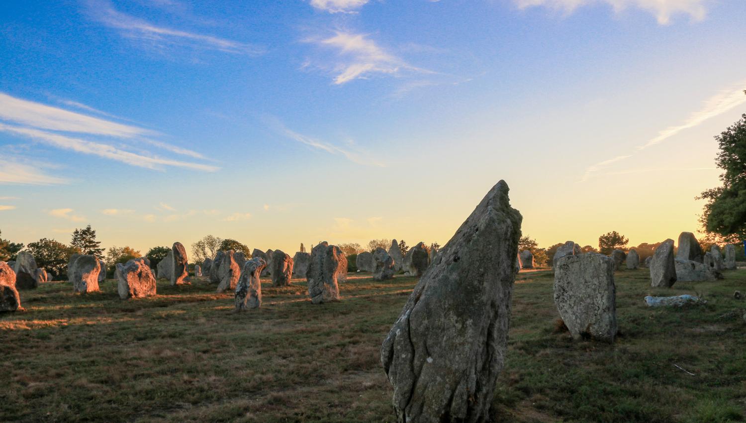 photo-pierre-levé-du-soleil-le-celtique