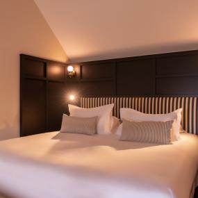 photo-lit-chambre-deluxe-famille-hotel-le-celtique-hôtel-&-wellness-carnac-plage